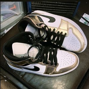 Mens Gold Jordan 1’s